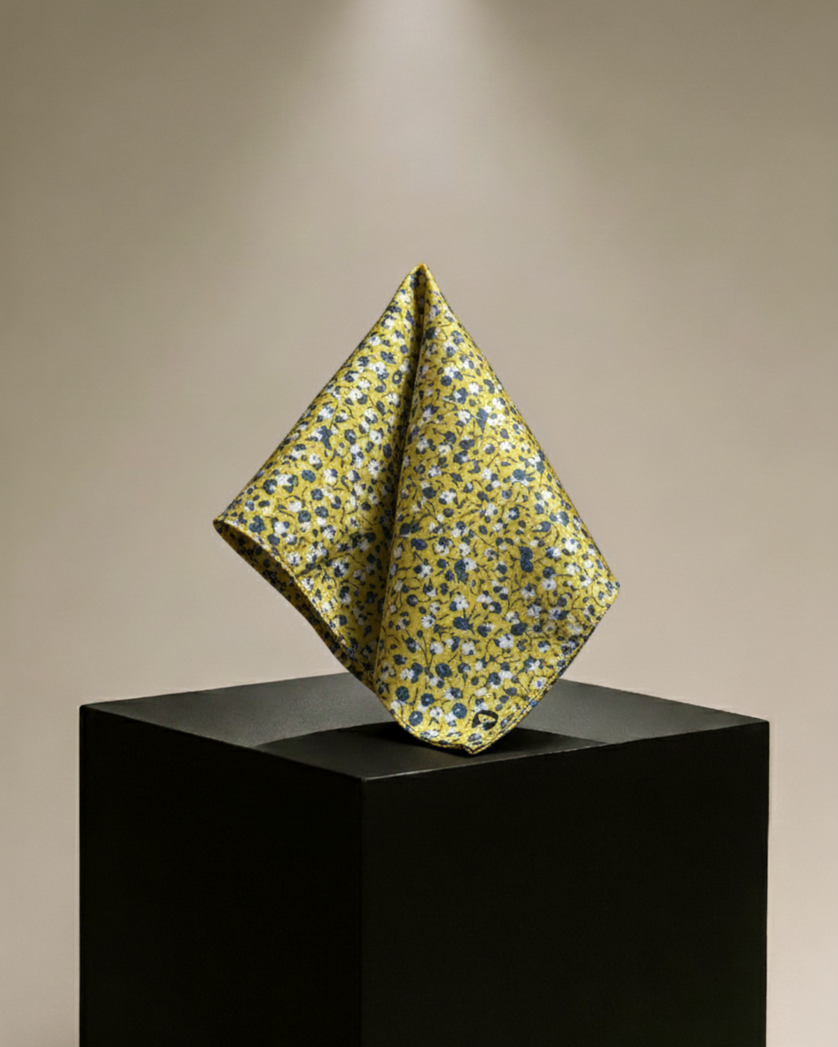 GOLDEN MEADOW POCKET SQUARE (13 -13 INCHES)